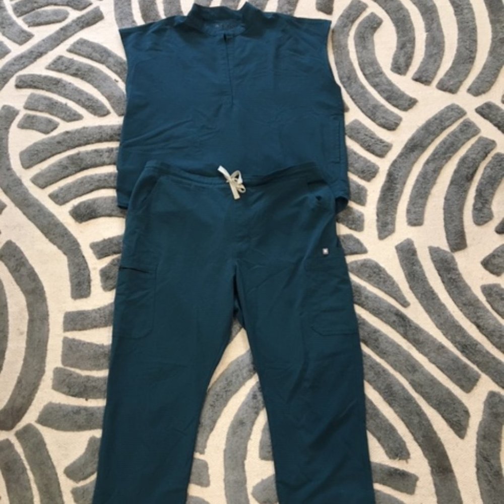 Figs Caribbean Blue Scrub Top / Bottom Set L/XL